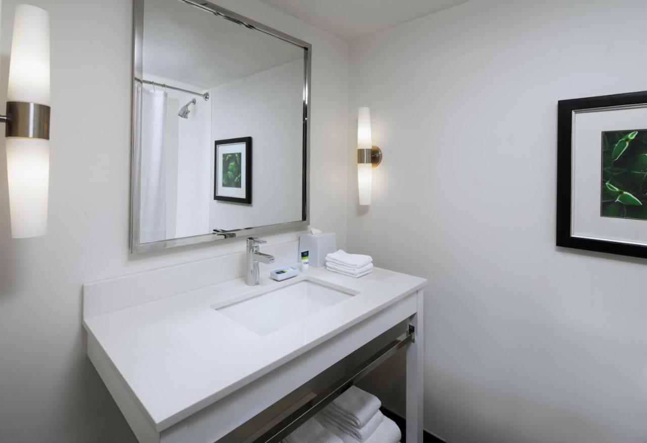 Four Points By Sheraton Phoenix South Mountain Exteriör bild