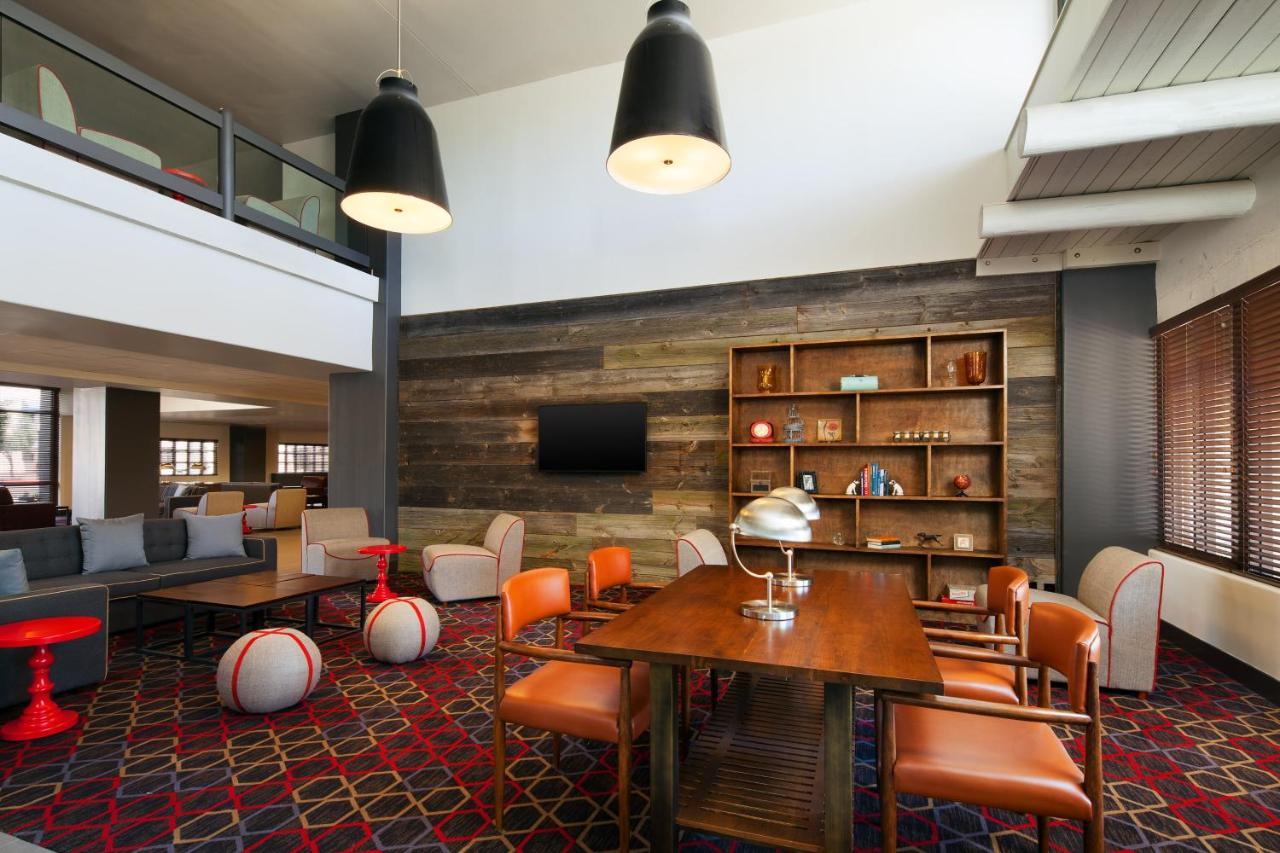 Four Points By Sheraton Phoenix South Mountain Exteriör bild
